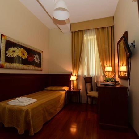 אטנה לוקאנה Albergo La Locanda Degli Apolidi מראה חיצוני תמונה