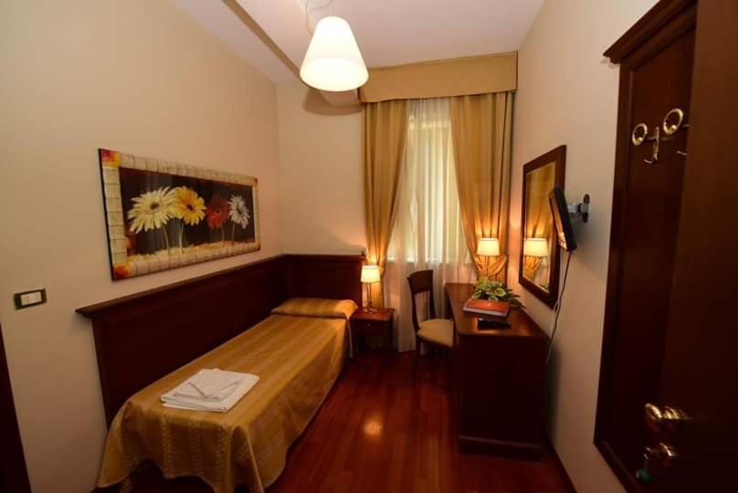 אטנה לוקאנה Albergo La Locanda Degli Apolidi מראה חיצוני תמונה
