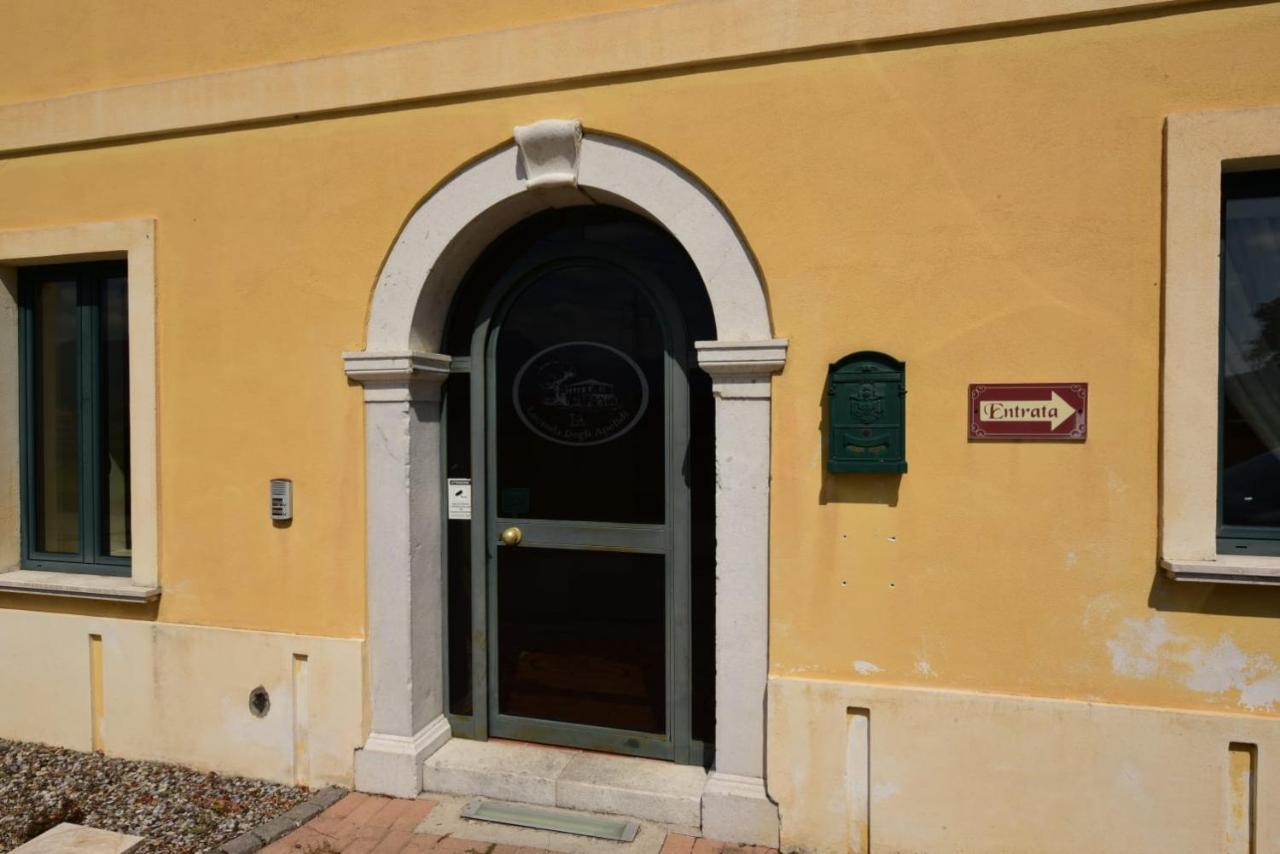 אטנה לוקאנה Albergo La Locanda Degli Apolidi מראה חיצוני תמונה
